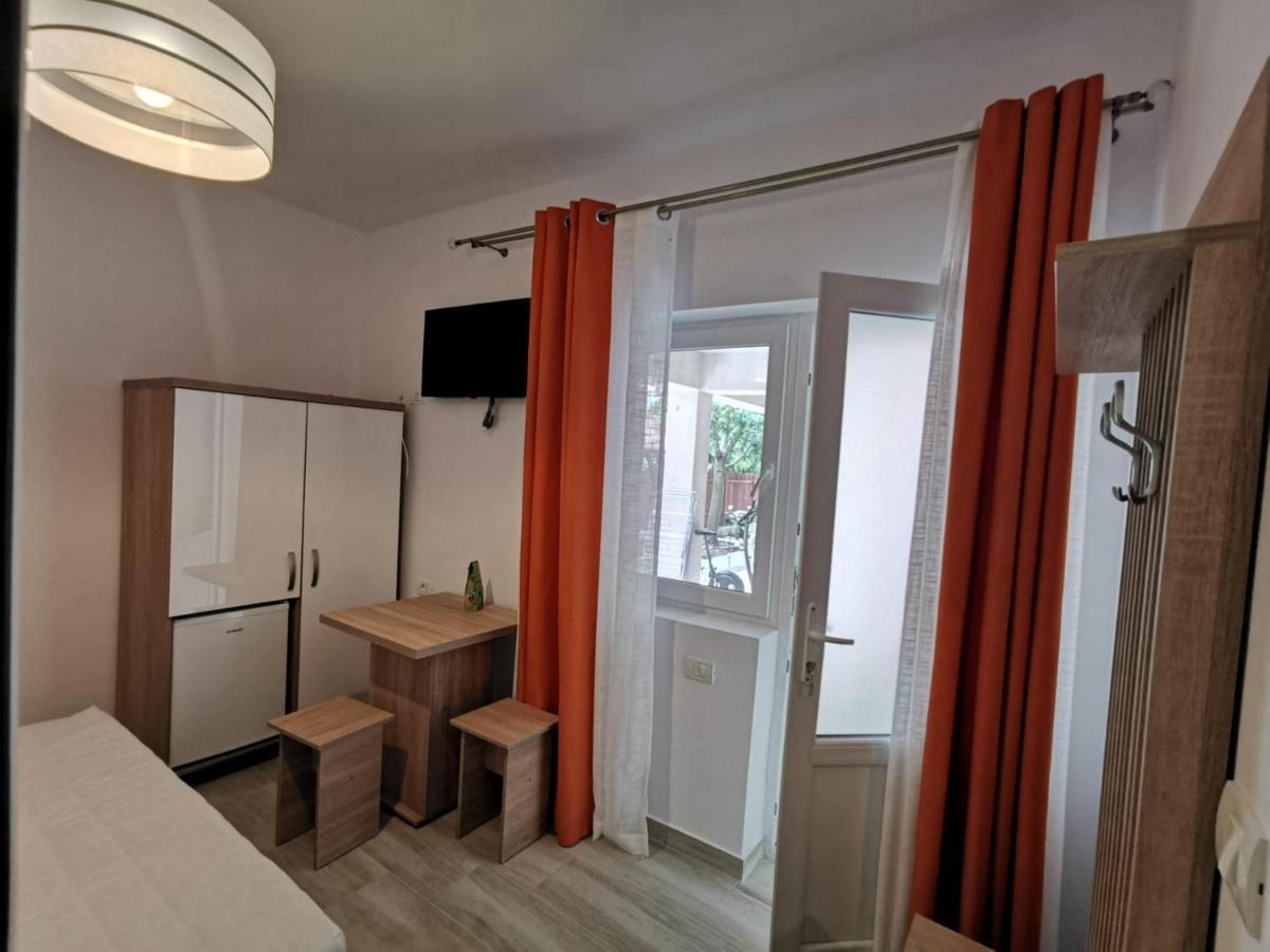 Zapp House Hotel Costinesti Buitenkant foto